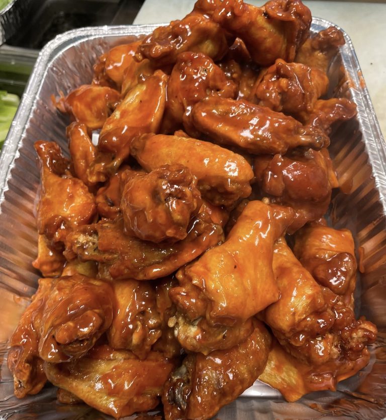 Rooster's wings with a house sauce