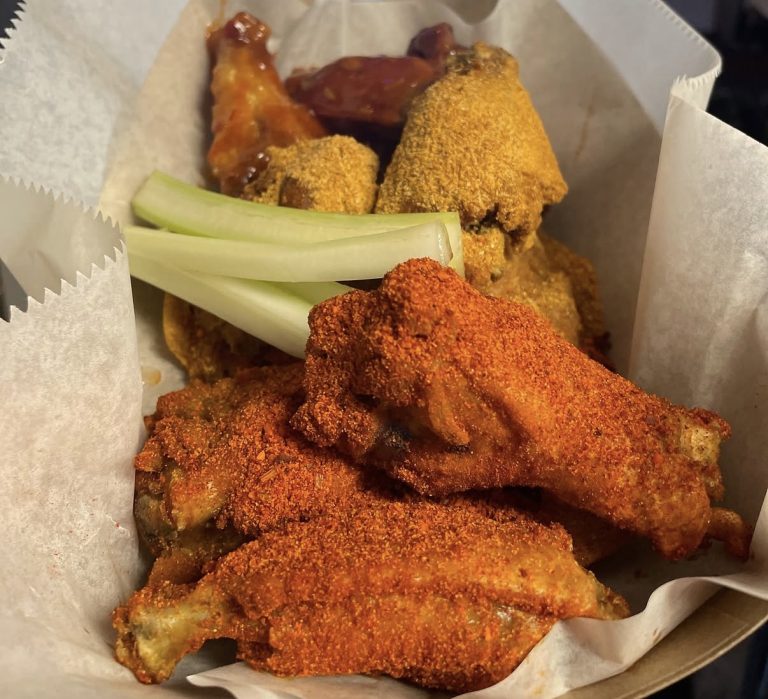 Traditional Rooster's wings glazed in sauce
